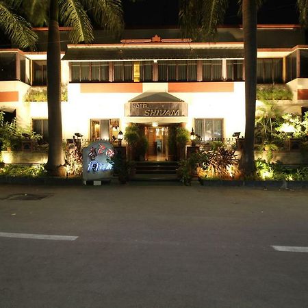 Hotel Shivam Poona Buitenkant foto