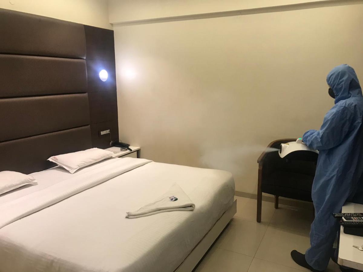 Hotel Shivam Poona Buitenkant foto