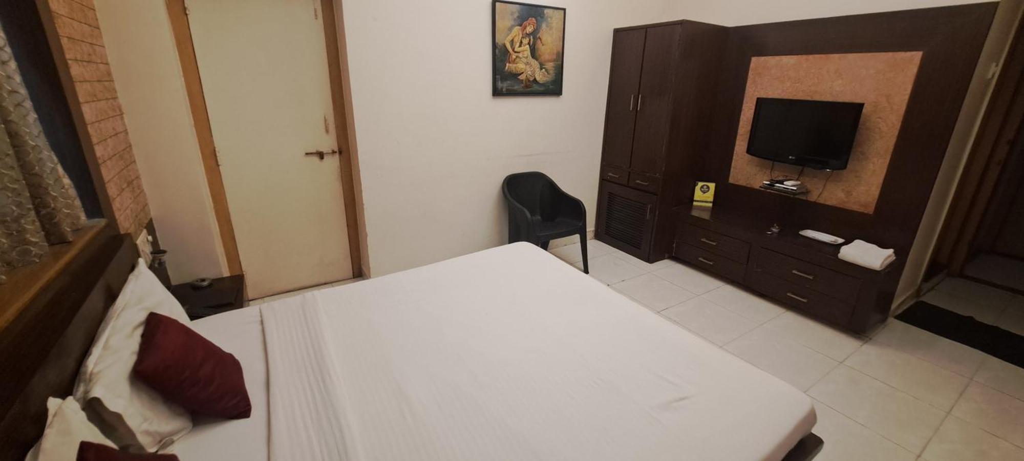 Hotel Shivam Poona Buitenkant foto