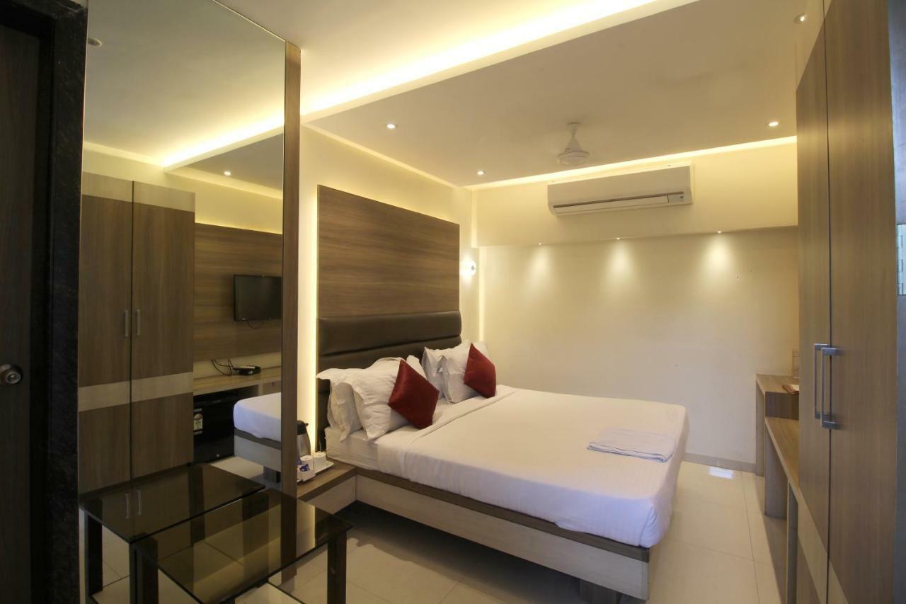 Hotel Shivam Poona Buitenkant foto
