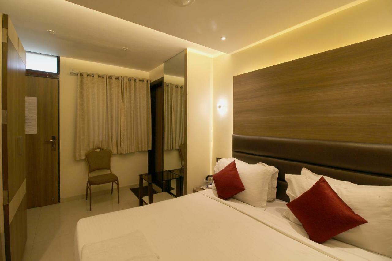 Hotel Shivam Poona Buitenkant foto