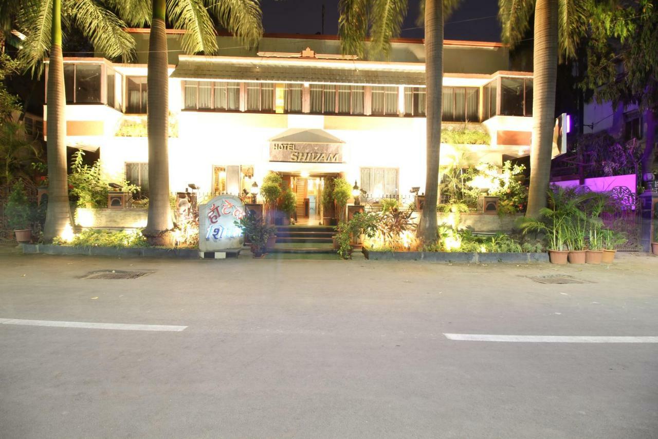 Hotel Shivam Poona Buitenkant foto