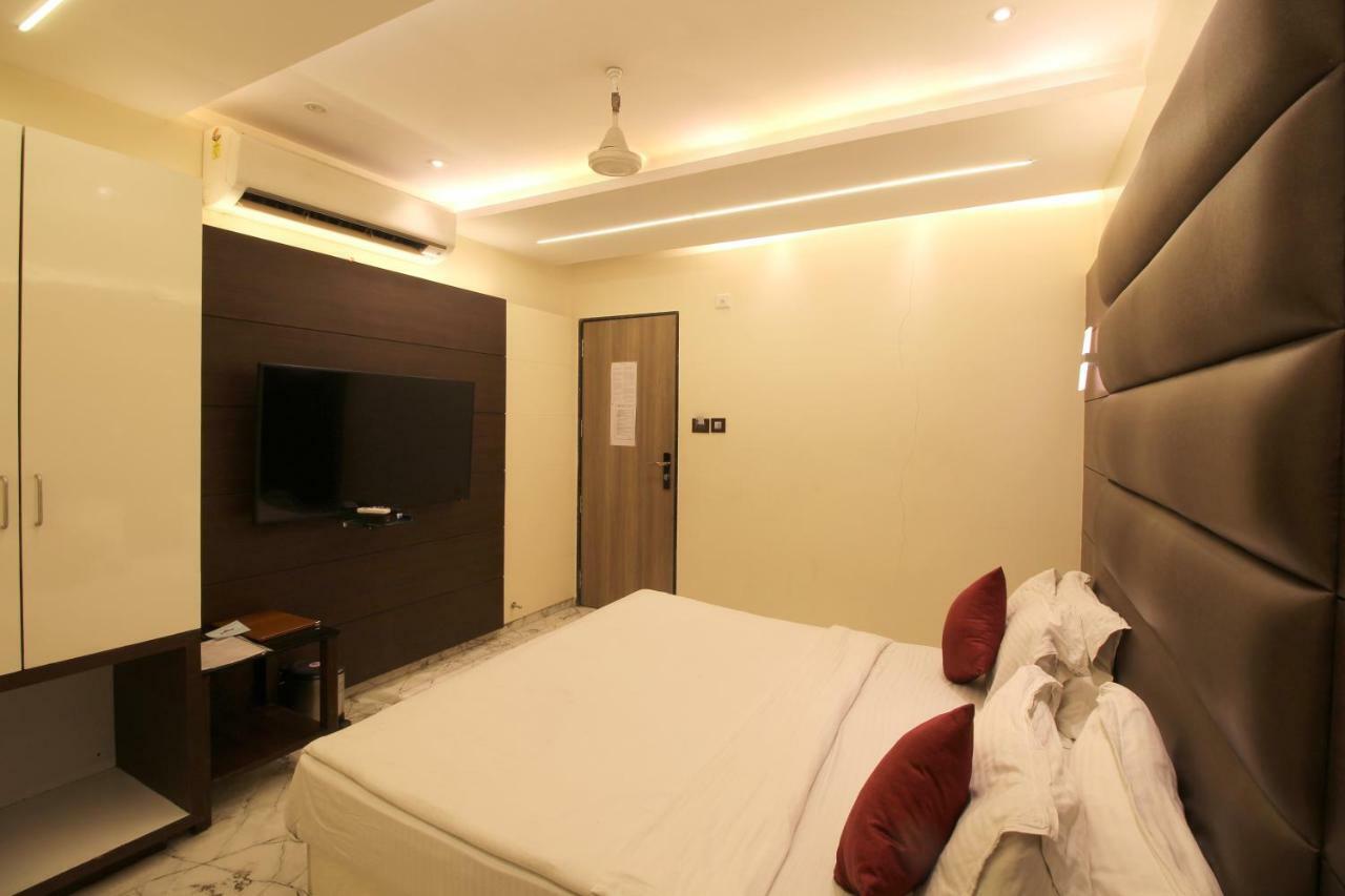 Hotel Shivam Poona Buitenkant foto