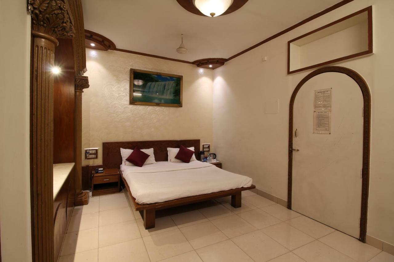 Hotel Shivam Poona Buitenkant foto