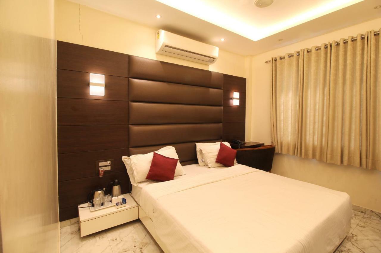 Hotel Shivam Poona Buitenkant foto