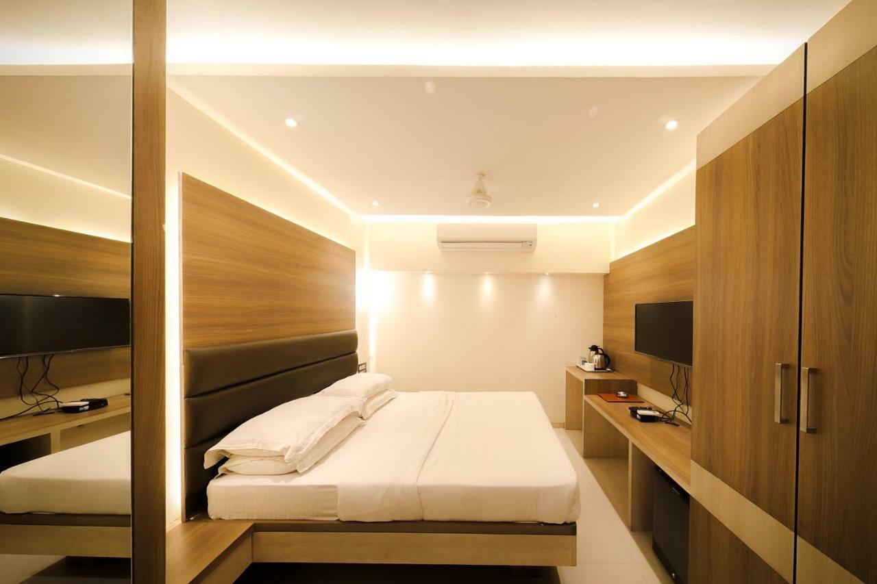 Hotel Shivam Poona Buitenkant foto