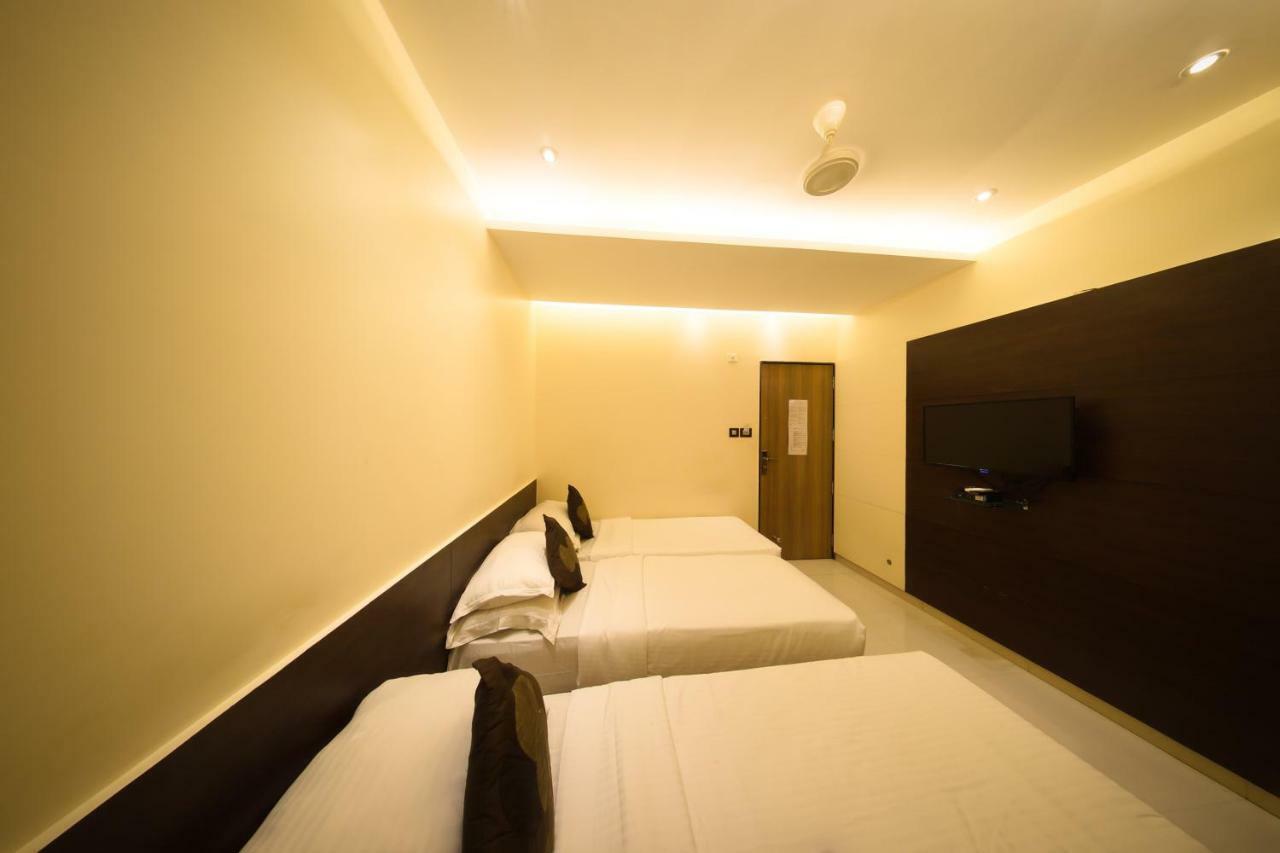 Hotel Shivam Poona Buitenkant foto