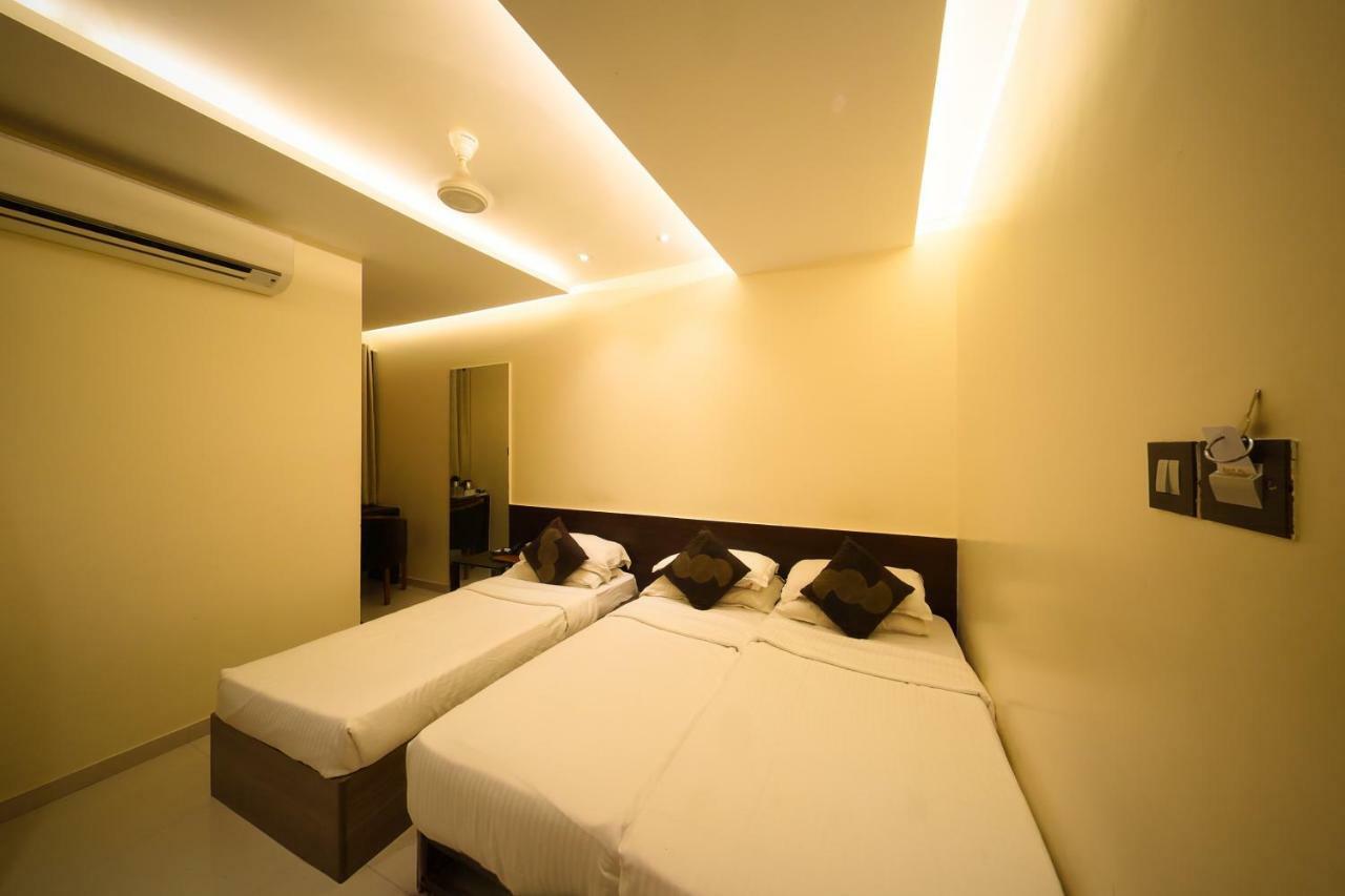 Hotel Shivam Poona Buitenkant foto