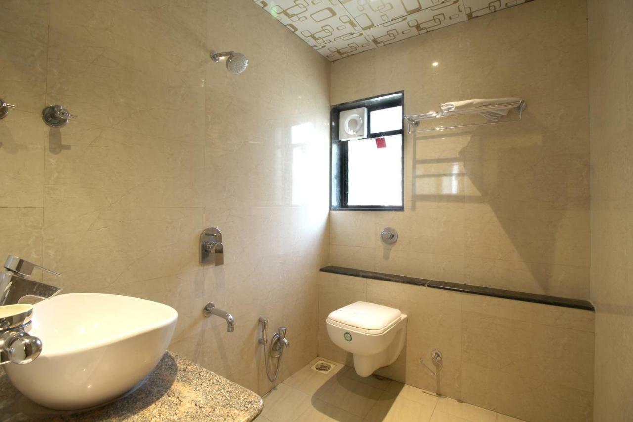 Hotel Shivam Poona Buitenkant foto
