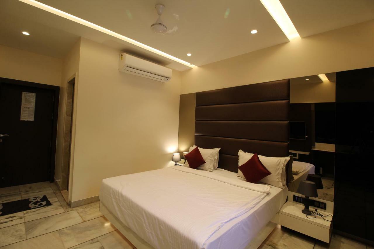 Hotel Shivam Poona Buitenkant foto